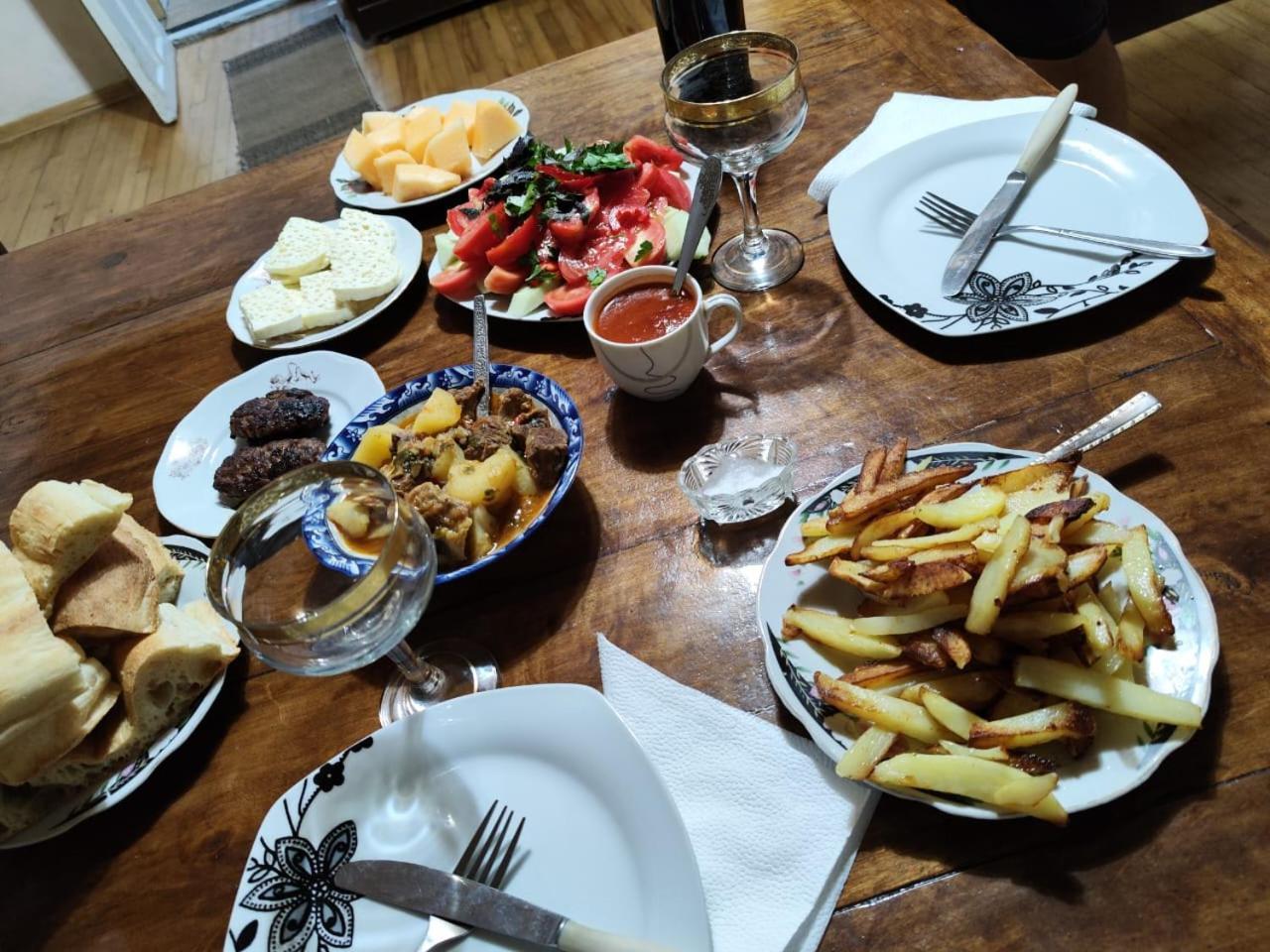 Hotel Chveni Ezo Ambrolauri Zewnętrze zdjęcie