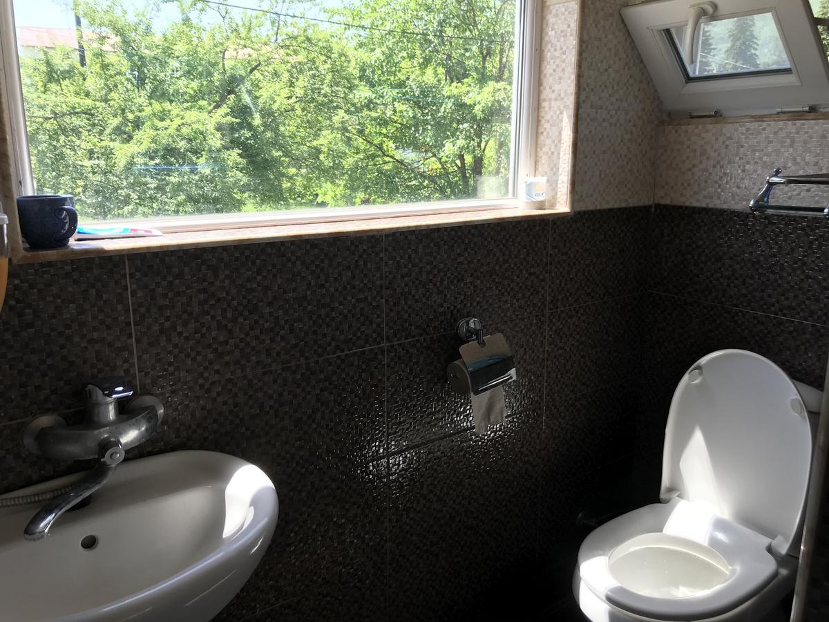 Hotel Chveni Ezo Ambrolauri Zewnętrze zdjęcie